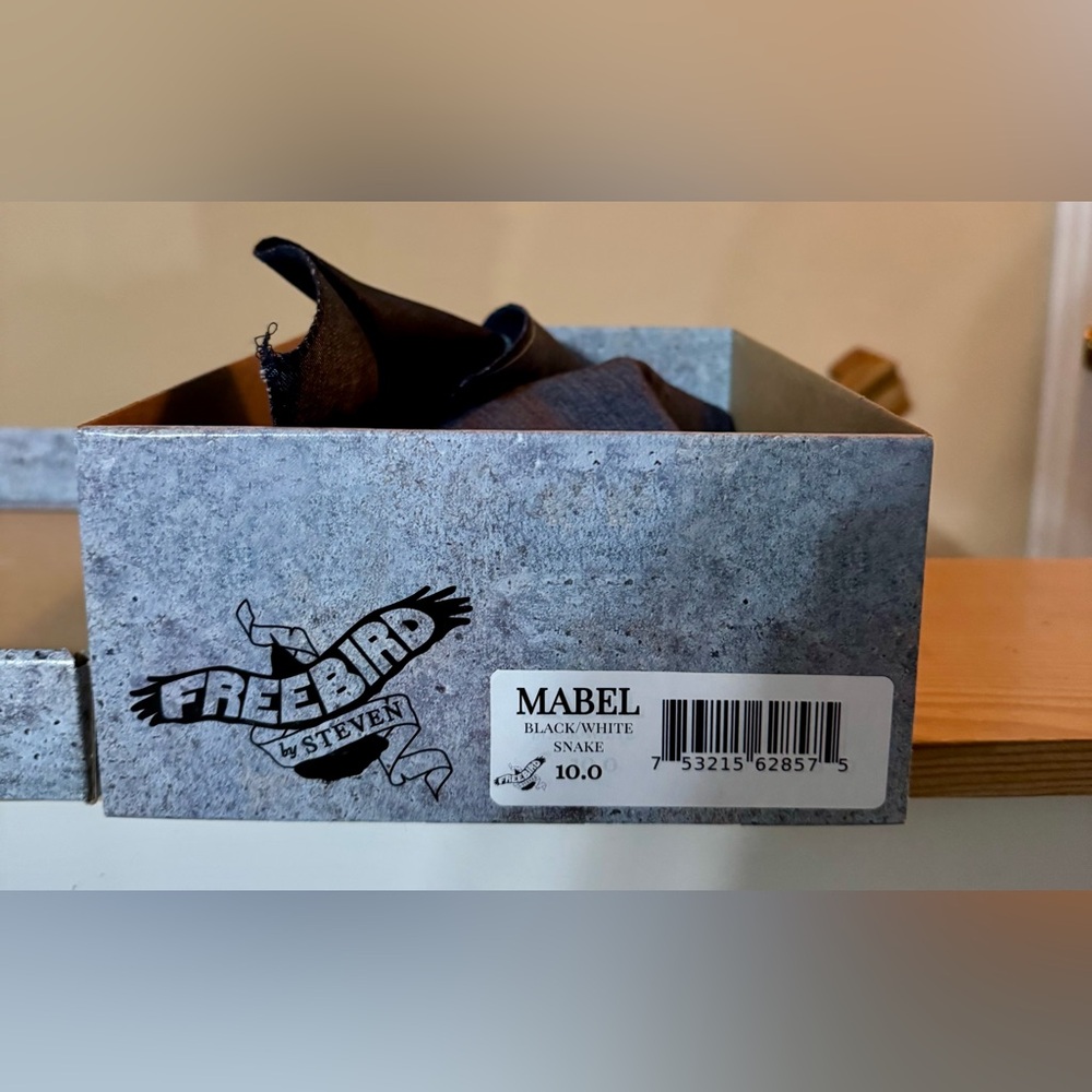 🔥 FREEBIRD Mabel Black & White Snake Leather Shoes – Size 10 – NWOT 🔥 - Picture 10 of 11